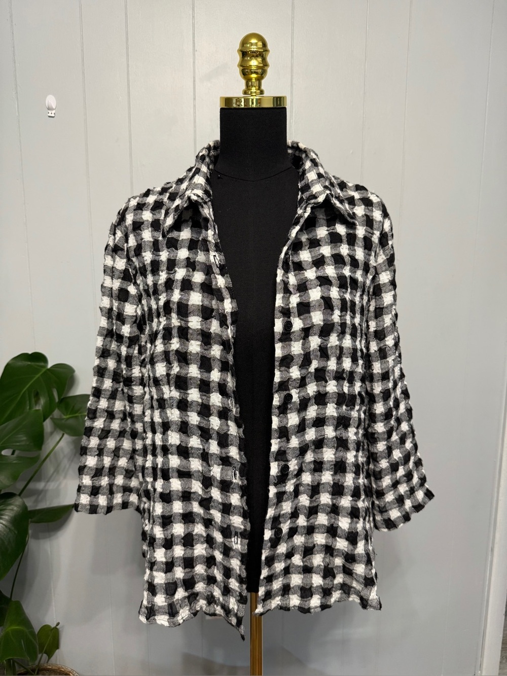 #18)  Black & White Plaid Button-Front Shirt Jacket ( Lightweight)